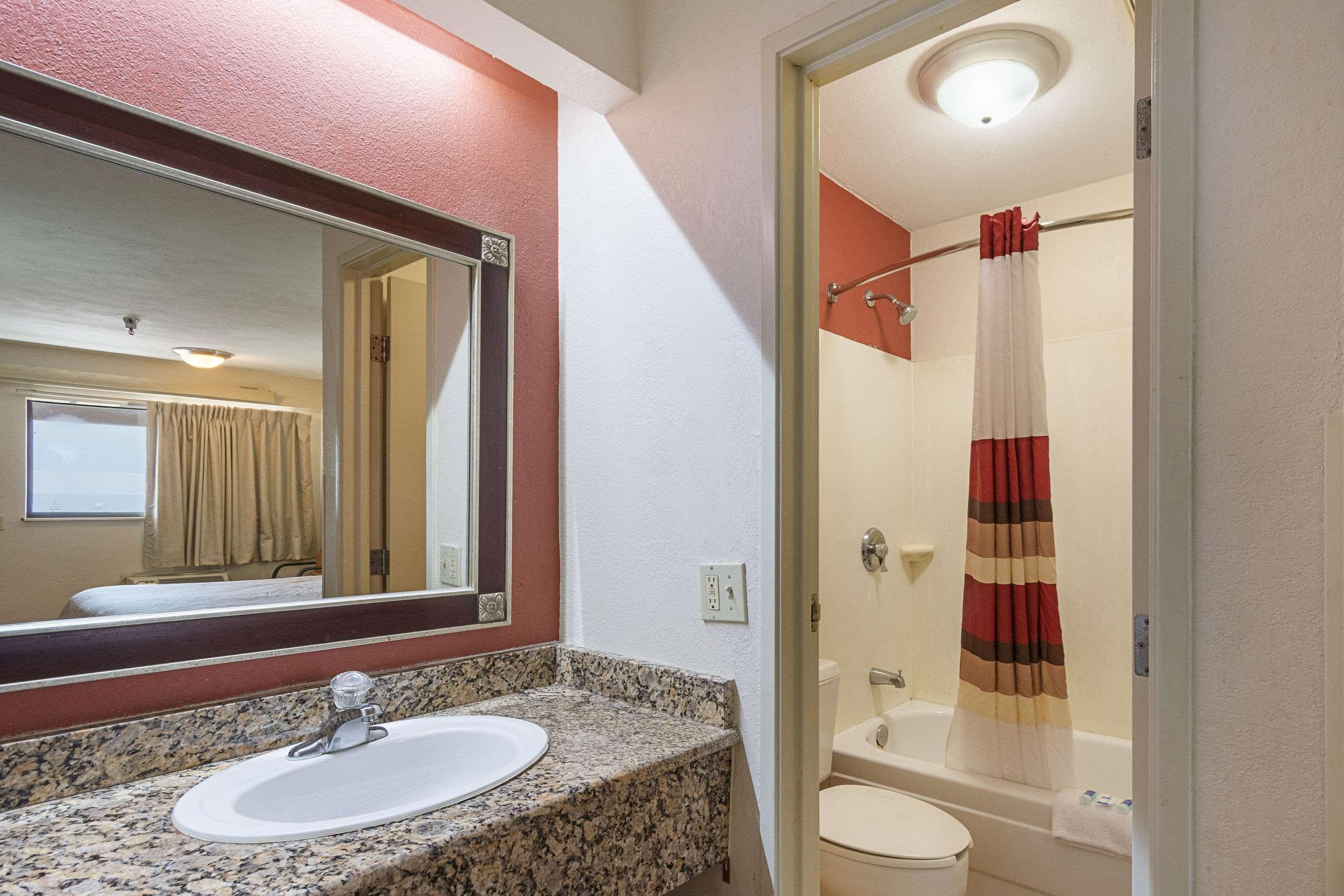 Bay Inn On Busch Tampa Ngoại thất bức ảnh