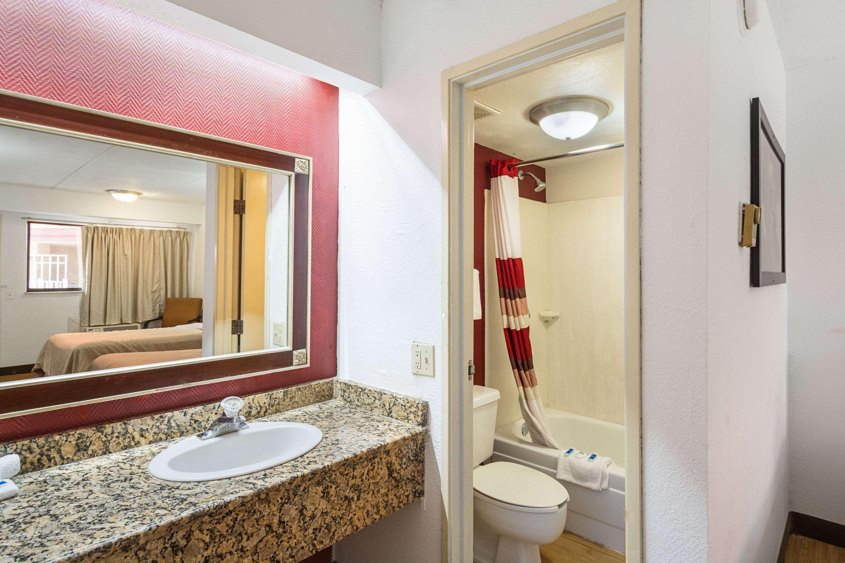 Bay Inn On Busch Tampa Ngoại thất bức ảnh
