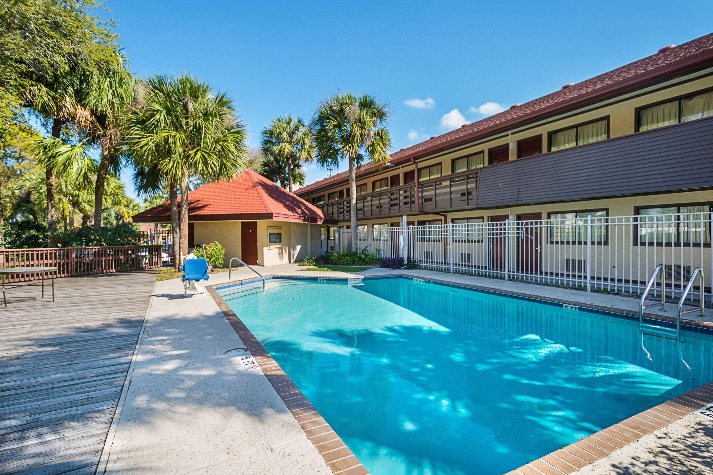 Bay Inn On Busch Tampa Ngoại thất bức ảnh