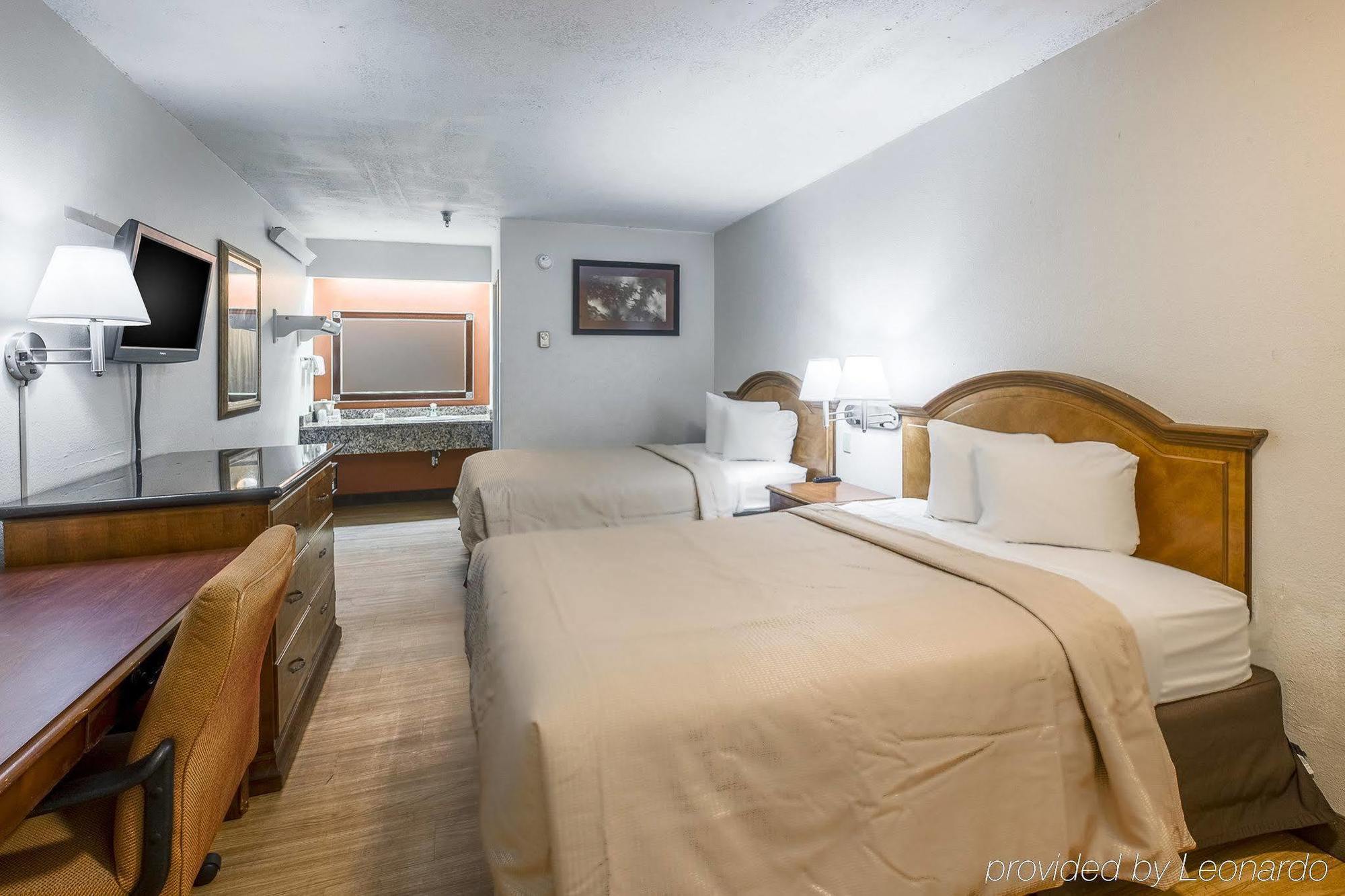 Bay Inn On Busch Tampa Ngoại thất bức ảnh