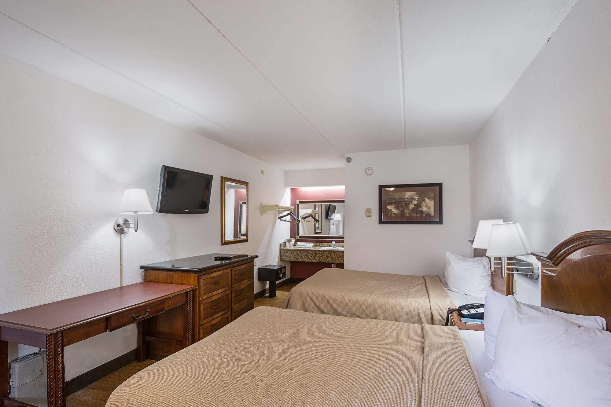 Bay Inn On Busch Tampa Ngoại thất bức ảnh
